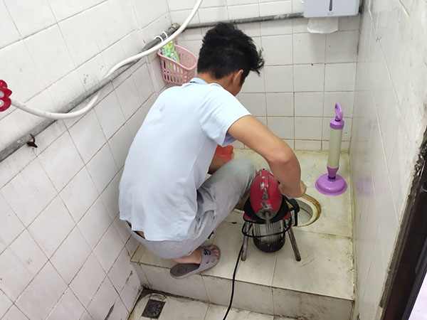 肇东肥皂掉到马桶里把马桶堵住了怎么办？马桶堵住了怎么办