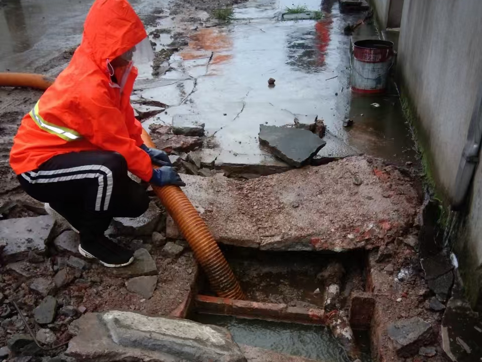 肇东专业清理污水池 炜誉市政以规范流程守护城市 “肠道”