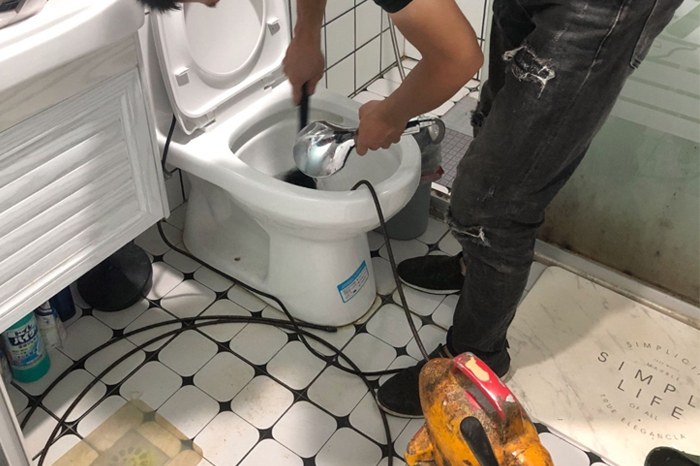 肇东马桶堵塞自己疏通还是找师傅?专业上门服务让你省时更省心
